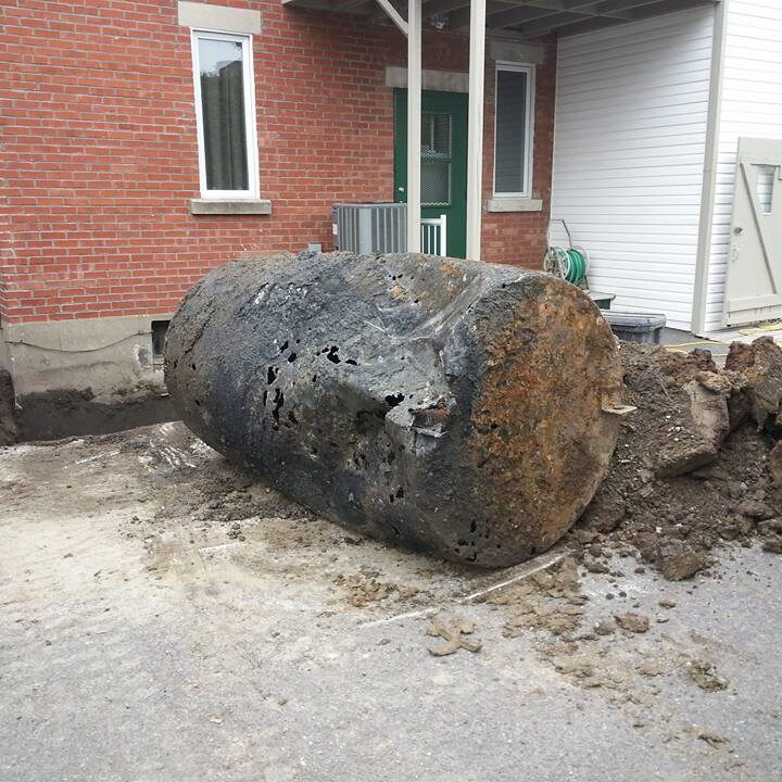 Enlèvement de réservoirs de produit pétrolier